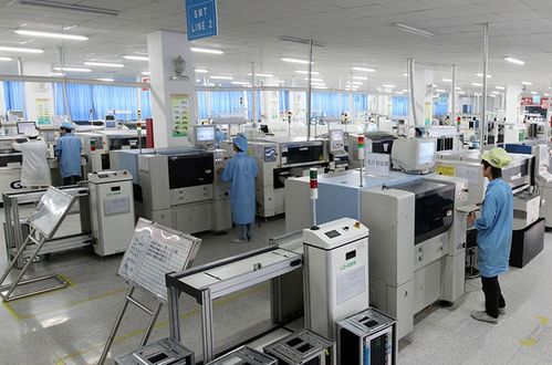電子廠里的SMT車間 個(gè)人護(hù)理電器生產(chǎn)的精密心臟